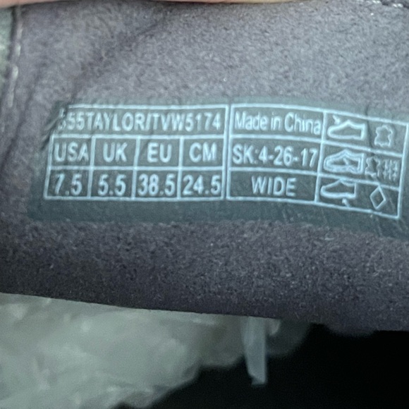 Vionic Taylor 7.5 WIDE gray suede lace up tennis shoes sneakers - Picture 9 of 11